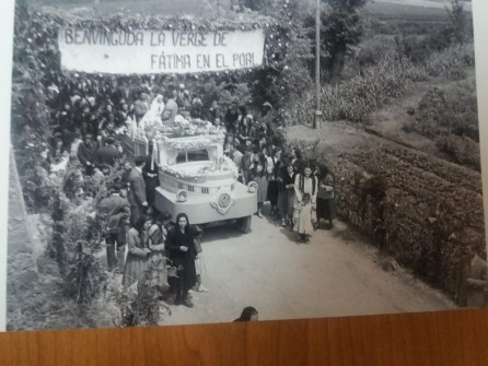 1950:  Visita de Verge de Fàtima al barri del Poal. (Foto enviada per Àngels Serentill (Col·lecció Jaume Puig))