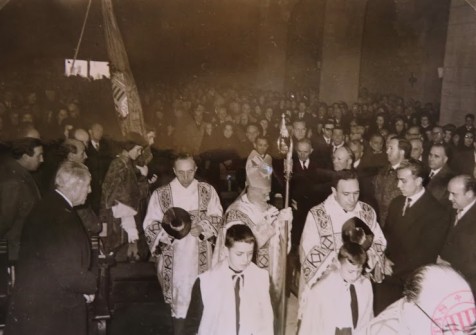 1964:  Misa de la Llum a l'església del Carme. Entre altres autoritats, l'alcalde Ramon Soldevila. (Foto enviada per Josep Comas Closas)