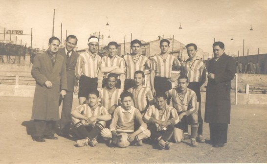 1947:  Equip de Futbol del Poble Nou. (Foto enviada per Àngels Serentill (Col·lecció Jaume Puig))