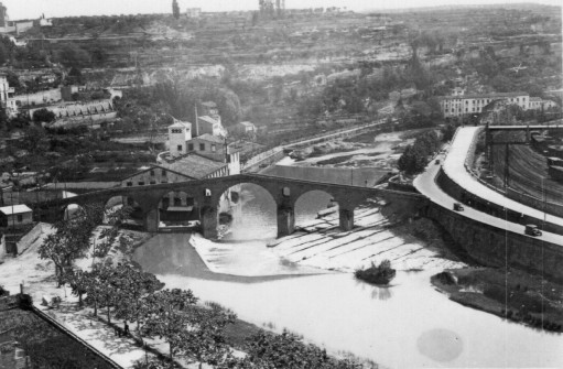 1935:  Vista del Pont Vell i el riu Cardener. (Autor: Albert Torra Ferrer. Foto enviada per Montserrat Torra Puigdellívol)
