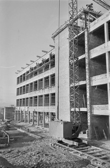 1967/68:  Construcció del Col·legi Oms i de Prat. (Autor: Antoni Quintana Torres. Foto enviada per Jaume Quintana)