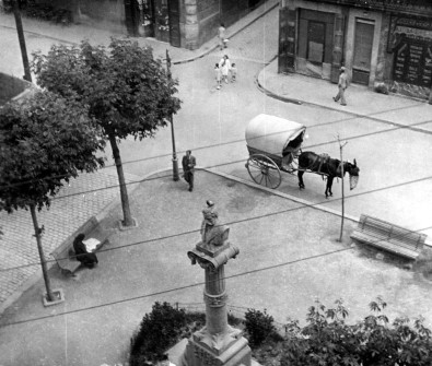 1919:  Plaça d'en Clavé. (Foto enviada per Montserrat Vives Jorba)