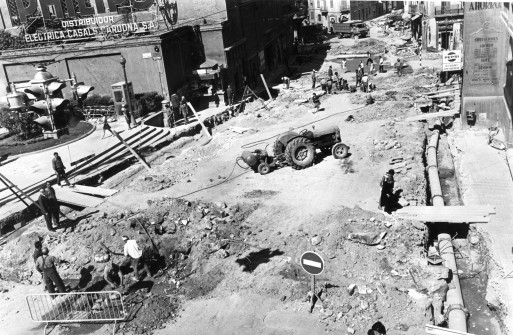 1969:  Obres de pavimentació a la plaça de Sant Domènec. (Autor: Antoni Quintana Torres. Foto enviada per Jaume Quintana)
