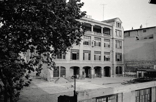 1970:  Desmantellament de l'antic Col·legi La Salle, al carrer dels Esquilets. (Autor: Antoni Quintana Torres. Foto enviada per Jaume Quintana)