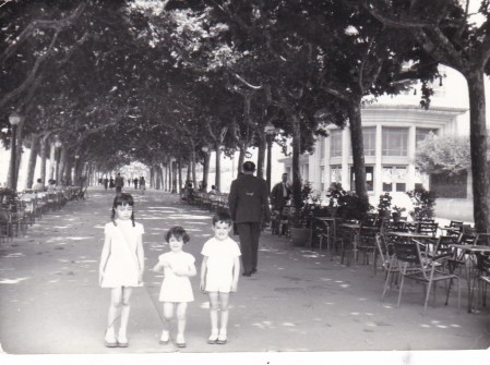 Juny del 1960:  Passeig de Pere III. Cine Cataluña.. (Autor: Josep Torra Ferrer. Foto enviada per Teresa Torra Oliveres)