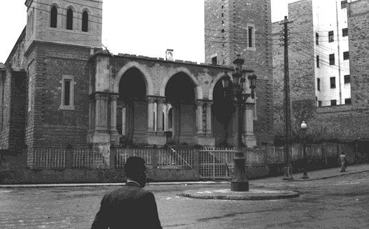 1944-45:  Construcció de l'església de Crist Rei. (Foto enviada per Ricard Cucurella Serra)