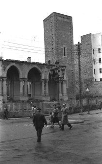 1944-45:  Construcció de l'església de Crist Rei. (Foto enviada per Ricard Cucurella Serra)