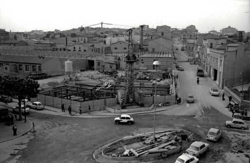 1969:  Construcció de l'edifici de Caixa Manresa, a la plaça de la Bonavista. (Autor: Antoni Quintana Torres. Foto enviada per Jaume Quintana)