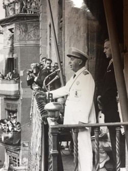 1/7/1966: Visita del general Franco a l'ajuntament. (Foto enviada per Anna Samsó Besora - Col·lecció Rosa Cantarell).