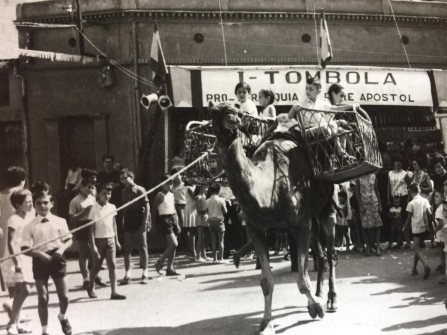 Festes al carrer del General Sanjurjo, l'actual carrer de la Llibertat. (Foto enviada per Anna Samsó Besora - Col·lecció Rosa Cantarell)