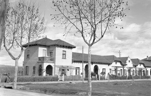 1936:  Les cases barates de la Carretera del Pont de Vilomara. (Autor: Albert Torra Ferrer. Foto enviada per Montserrat Torra Puigdellívol)