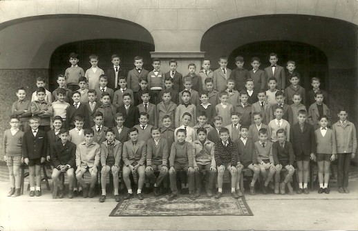 1963: Grups de classe a la Salle del carrer dels Esquilets (Foto enviada per Jordi Griera-Cors)