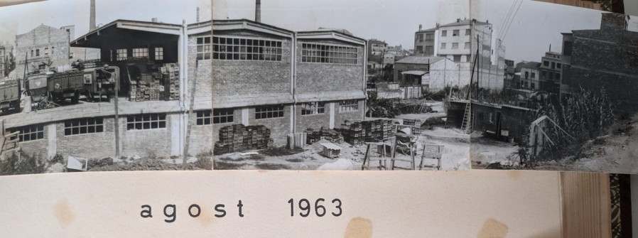 1963:  Construcció a la fàbrica BECMAN de sifons i gasoses. Cra.del Pont de Vilomara. (Foto enviada per Pere Puigmal)