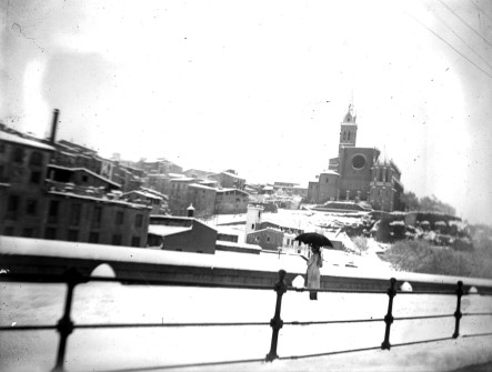 1924:  Vista de Manresa nevada, amb la Seu al fons. (Foto enviada per Ricard Cucurella Serra)