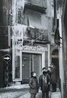 1971:  Glaçada al carrer d'Urgell. (Foto enviada per Pura Travé)