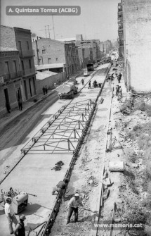 Carretera de Vic. Sector del Pont de Ferro, preparatius per a la pavimentació. Maig 1970. (Fotografia: Antoni Quintana Torres/Arxiu Comarcal del Bages).