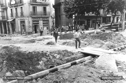 Muralla de Sant Domènec-Plaça de Sant Domènec. L’entrada al Passeig de Pere III, amb tot el terra aixecat per les obres. Juny-juliol 1970. (Fotografia: Antoni Quintana Torres/Arxiu Comarcal del Bages).