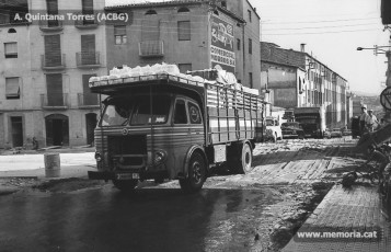 Carretera de Cardona. Diferents imatges en la intersecció amb el carrer del Bruc. Juliol 1970. (Fotografia: Antoni Quintana Torres/Arxiu Comarcal del Bages).