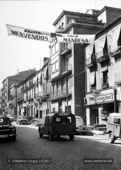 Carretera de Vic. Abans de la reurbanització. Dia del Turista 1965. (Fotografia: Enric Villaplana Vargas/Arxiu Comarcal del Bages)