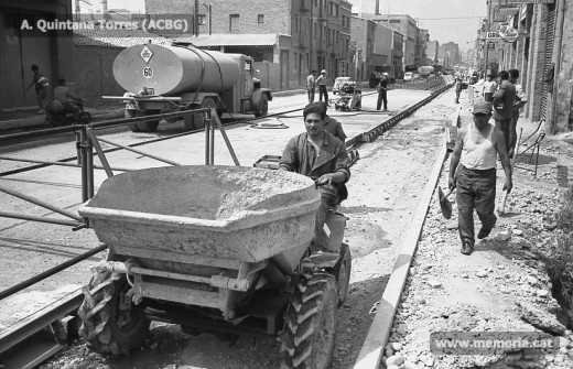 Carretera de Vic. Operaris treballant en el primer tram de les obres, al sector entre el Pont de Ferro i la Bonavista. Maig 1970. (Fotografia: Antoni Quintana Torres/ Arxiu Comarcal del Bages).