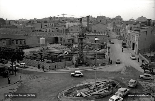 Carretera de Vic-Bonavista. Imatge de l’inici de la construcció de l’edifici de Caixa Manresa. Primavera 1970. (Fotografia: Antoni Quintana Torres/Arxiu Comarcal del Bages).