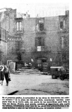 Peu de foto publicat a “Manresa” el 10 d’agost de 1966 amb la notícia de la demolició de l’immoble de cal Centó, el número 7 de l’actual Plana de l’Om, aleshores denominada “Plaza general Mola”. (Arxiu Comarcal del Bages).