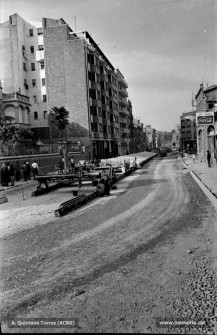 Les obres de pavimentació a la zona de Bonavista, entre la torre del Soler del Blangueig i el bar Maura. Maig-juny 1970. (Fotografia: Antoni Quintana Torres/Arxiu Comarcal del Bages).