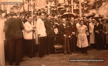 20/5/1947: imatges de la visita del general Francisco Franco a Manresa: l'arribada al pont de Sant Francesc, on és rebut per l'alcalde Joan Prat Pons i diverses autoritats civils i militars; el pas per la Muralla de Sant Francesc, l'arribada a la baixada de la Seu -on l'espera el bisbe de Vic, Joan Perelló-, l'entrada a la Seu sota pal·li i l'assistència al tedèum. En acabat, visita a les fàbriques Bertrand i Serra i Pirelli. Posteriorment, visita l'Ajuntament, on té lloc la recepció oficial. Tot seguit, aparició al balcó, on és aclamat per una gran multitud. Abans de marxar de Manresa, Franco visita la Cova de Sant Ignasi. Després es dirigeix al monestir de Montserrat. (Arxiu Comarcal del Bages: fons Llorenç Gamisans. Fotografies de Llorenç Gamisans i Miquel Ausió; fons Pérez de Rozas i altres sense identificar)