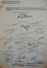5/08/1940: circular del Gobierno Civil de Barcelona sobre “El uso del idioma nacional en todos los servicios públicos”, recogiendo lo dispuesto en el BOP del 31 de julio de 1940. En él se proclama el español como único idioma válido para la vida pública, al tiempo que relega los idiomas “regionales” a la vida privada. La primera disposición señala que "todos los funcionarios interinos de las Corporaciones provinciales y municipales de esta provincia, cualesquiera que sea su categoría, que en acto de servicio, dentro o fuera de los edificios oficiales, se expresen en otro idioma, que no sea el oficial del Estado quedarán ‘ipso facto’ destituidos, sin ulterior recurso". En el documento se pueden ver las firmas de todos los funcionaros del Ayuntamiento de Manresa, ya que fueron obligados a firmar el correspondiente enterado. Algunos funcionarios del cuerpo de guardias de paseo firmaron con la hulla dactilar por no saber escribir. (Arxiu Comarcal del Bages)