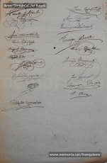 5/08/1940: circular del Gobierno Civil de Barcelona sobre “El uso del idioma nacional en todos los servicios públicos”, recogiendo lo dispuesto en el BOP del 31 de julio de 1940. En él se proclama el español como único idioma válido para la vida pública, al tiempo que relega los idiomas “regionales” a la vida privada. La primera disposición señala que "todos los funcionarios interinos de las Corporaciones provinciales y municipales de esta provincia, cualesquiera que sea su categoría, que en acto de servicio, dentro o fuera de los edificios oficiales, se expresen en otro idioma, que no sea el oficial del Estado quedarán ‘ipso facto’ destituidos, sin ulterior recurso". En el documento se pueden ver las firmas de todos los funcionaros del Ayuntamiento de Manresa, ya que fueron obligados a firmar el correspondiente enterado. Algunos funcionarios del cuerpo de guardias de paseo firmaron con la hulla dactilar por no saber escribir. (Arxiu Comarcal del Bages)