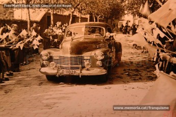 13/11/1949: homenaje al rector de la parroquia del Carmen de Manresa, Miquel Pla, en su 25º aniversario como cura de la parroquia. (Fondo Marià Lladó. Arxiu Comarcal del Bages).