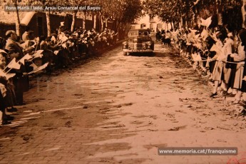 13/11/1949: homenaje al rector de la parroquia del Carmen de Manresa, Miquel Pla, en su 25º aniversario como cura de la parroquia. (Fondo Marià Lladó. Arxiu Comarcal del Bages).