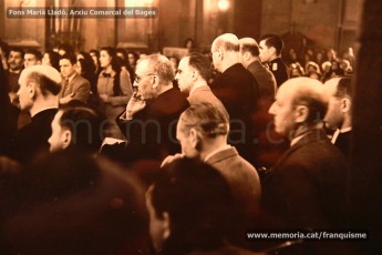 13/11/1949: homenaje al rector de la parroquia del Carmen de Manresa, Miquel Pla, en su 25º aniversario como cura de la parroquia. (Fondo Marià Lladó. Arxiu Comarcal del Bages).