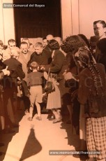 13/11/1949: homenaje al rector de la parroquia del Carmen de Manresa, Miquel Pla, en su 25º aniversario como cura de la parroquia. (Fondo Marià Lladó. Arxiu Comarcal del Bages).