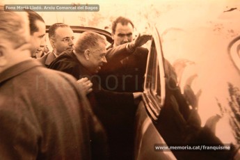 13/11/1949: homenaje al rector de la parroquia del Carmen de Manresa, Miquel Pla, en su 25º aniversario como cura de la parroquia. (Fondo Marià Lladó. Arxiu Comarcal del Bages).