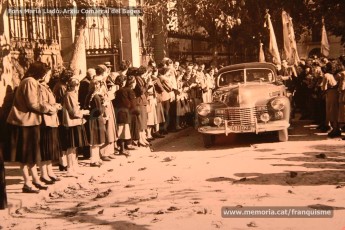 13/11/1949: homenaje al rector de la parroquia del Carmen de Manresa, Miquel Pla, en su 25º aniversario como cura de la parroquia. (Fondo Marià Lladó. Arxiu Comarcal del Bages).