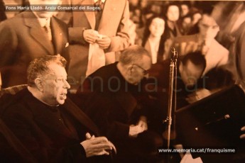 13/11/1949: homenaje al rector de la parroquia del Carmen de Manresa, Miquel Pla, en su 25º aniversario como cura de la parroquia. (Fondo Marià Lladó. Arxiu Comarcal del Bages).