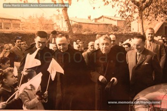 13/11/1949: homenaje al rector de la parroquia del Carmen de Manresa, Miquel Pla, en su 25º aniversario como cura de la parroquia. (Fondo Marià Lladó. Arxiu Comarcal del Bages).