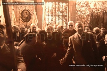 13/11/1949: homenaje al rector de la parroquia del Carmen de Manresa, Miquel Pla, en su 25º aniversario como cura de la parroquia. (Fondo Marià Lladó. Arxiu Comarcal del Bages).