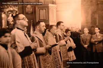 13/11/1949: homenaje al rector de la parroquia del Carmen de Manresa, Miquel Pla, en su 25º aniversario como cura de la parroquia. (Fondo Marià Lladó. Arxiu Comarcal del Bages).