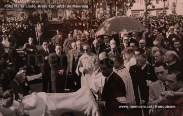 Maig de 1950: imatges de la visita de la marededéu de Fàtima a Manresa. Milers de fidels van sortir a rebre-la pels carrers de la ciutat. (Fons Grifé, Gamisans, Lladó – Arxiu Comarcal del Bages)Maig de 1950: imatges de la visita de la marededéu de Fàtima a Manresa. Milers de fidels van sortir a rebre-la pels carrers de la ciutat. (Fons Grifé, Gamisans, Lladó – Arxiu Comarcal del Bages)