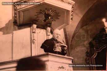 12/3/1950: visita del cardenal Spellman, arquebisbe de Nova York, a la Cova de Sant Ignasi de Manresa. (Fons Suárez. Arxiu Comarcal dels Bages)