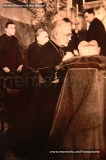 12/3/1950: visita del cardenal Spellman, arquebisbe de Nova York, a la Cova de Sant Ignasi de Manresa. (Fons Suárez. Arxiu Comarcal dels Bages)