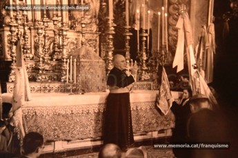 12/3/1950: visita del cardenal Spellman, arquebisbe de Nova York, a la Cova de Sant Ignasi de Manresa. (Fons Suárez. Arxiu Comarcal dels Bages)
