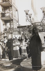 5/12/1954: benedicció del monument a Maria Immaculada, erigit per les Religioses Filles de Sant Josep als jardins de la Clínica de Sant Josep, per perpetuar les festes jubilars de l’Any Marià. Beneït per l’arxiprest Valentí Gibert i apadrinat per l’alcalde Prat Pons i la seva esposa, Dolors Pujol.