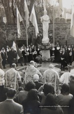 5/12/1954: benedicció del monument a Maria Immaculada, erigit per les Religioses Filles de Sant Josep als jardins de la Clínica de Sant Josep, per perpetuar les festes jubilars de l’Any Marià. Beneït per l’arxiprest Valentí Gibert i apadrinat per l’alcalde Prat Pons i la seva esposa, Dolors Pujol.