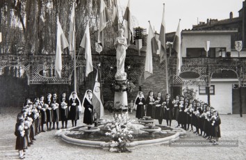 5/12/1954: benedicció del monument a Maria Immaculada, erigit per les Religioses Filles de Sant Josep als jardins de la Clínica de Sant Josep, per perpetuar les festes jubilars de l’Any Marià. Beneït per l’arxiprest Valentí Gibert i apadrinat per l’alcalde Prat Pons i la seva esposa, Dolors Pujol.