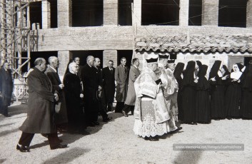 5/12/1954: benedicció del monument a Maria Immaculada, erigit per les Religioses Filles de Sant Josep als jardins de la Clínica de Sant Josep, per perpetuar les festes jubilars de l’Any Marià. Beneït per l’arxiprest Valentí Gibert i apadrinat per l’alcalde Prat Pons i la seva esposa, Dolors Pujol.