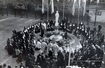 5/12/1954: benedicció del monument a Maria Immaculada, erigit per les Religioses Filles de Sant Josep als jardins de la Clínica de Sant Josep, per perpetuar les festes jubilars de l’Any Marià. Beneït per l’arxiprest Valentí Gibert i apadrinat per l’alcalde Prat Pons i la seva esposa, Dolors Pujol.
