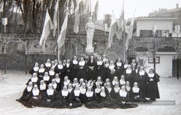 5/12/1954: benedicció del monument a Maria Immaculada, erigit per les Religioses Filles de Sant Josep als jardins de la Clínica de Sant Josep, per perpetuar les festes jubilars de l’Any Marià. Beneït per l’arxiprest Valentí Gibert i apadrinat per l’alcalde Prat Pons i la seva esposa, Dolors Pujol.